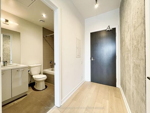 Photo 19 at 606 - 11 Charlotte Street, Waterfront Communities C1, Toronto