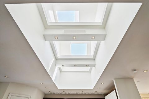 Photo 7 at 8 Winterport Court, South Richvale, Richmond Hill Photo 7 at 8 Winterport Court, South Richvale, Richmond Hill