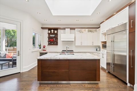 Photo 9 at 8 Winterport Court, South Richvale, Richmond Hill