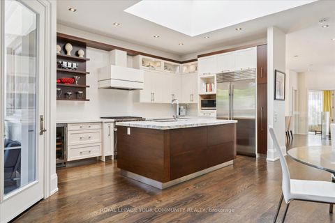 Photo 10 at 8 Winterport Court, South Richvale, Richmond Hill