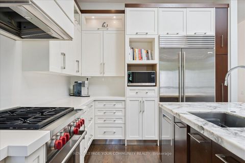 Photo 11 at 8 Winterport Court, South Richvale, Richmond Hill