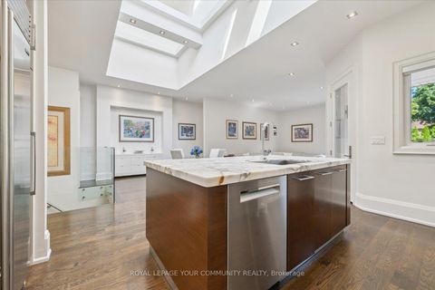 Photo 12 at 8 Winterport Court, South Richvale, Richmond Hill