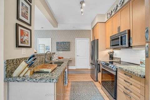 Photo 10 at 121 - 205 The Donway W, Don Mills, Toronto