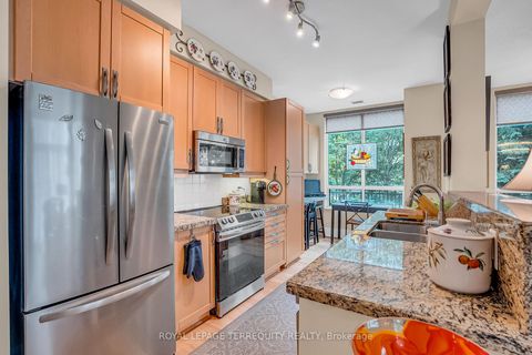 Photo 11 at 121 - 205 The Donway W, Don Mills, Toronto