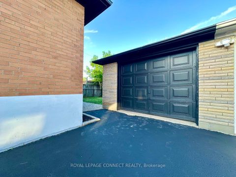 Photo 37 at 27 Charrington Crescent, Jane Heights, Toronto