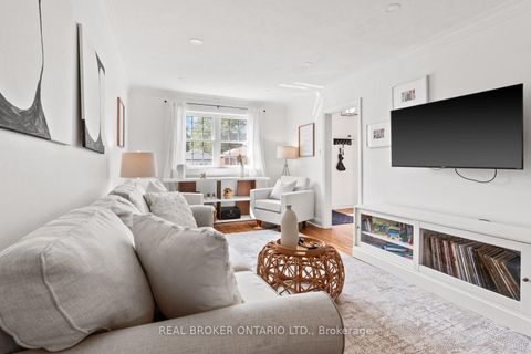 Photo 2 at 39 Vanbrugh Avenue, Cliffside, Toronto