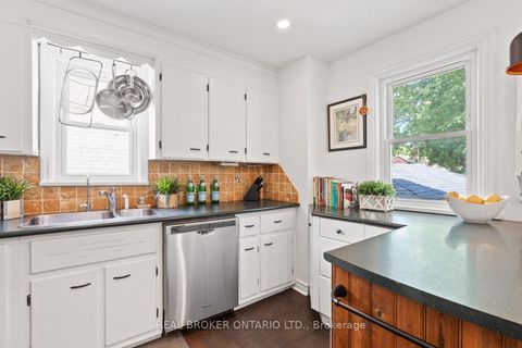 Photo 13 at 39 Vanbrugh Avenue, Cliffside, Toronto