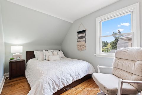 Photo 23 at 39 Vanbrugh Avenue, Cliffside, Toronto