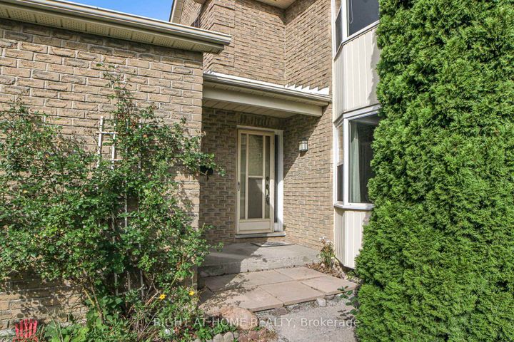 Photo 2 at 119 Grenbeck Drive, Milliken, Toronto