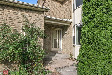 Photo 2 at 119 Grenbeck Drive, Milliken, Toronto