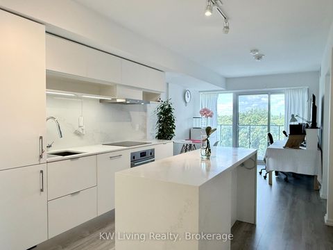 Photo 7 at 725 - 8 Hillsdale Avenue E, Mount Pleasant West, Toronto