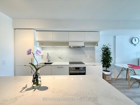 Photo 8 at 725 - 8 Hillsdale Avenue E, Mount Pleasant West, Toronto