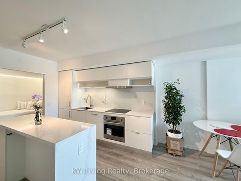 Photo 9 at 725 - 8 Hillsdale Avenue E, Mount Pleasant West, Toronto