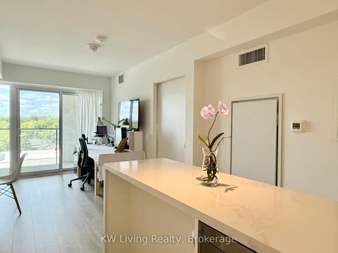 Photo 12 at 725 - 8 Hillsdale Avenue E, Mount Pleasant West, Toronto