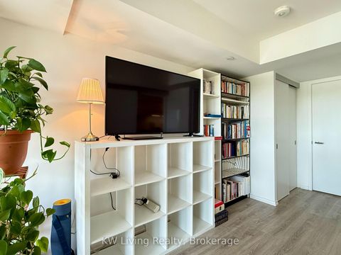 Photo 14 at 725 - 8 Hillsdale Avenue E, Mount Pleasant West, Toronto