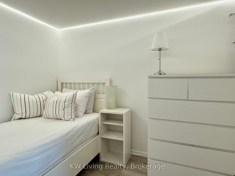 Photo 21 at 725 - 8 Hillsdale Avenue E, Mount Pleasant West, Toronto