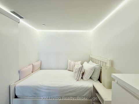 Photo 22 at 725 - 8 Hillsdale Avenue E, Mount Pleasant West, Toronto