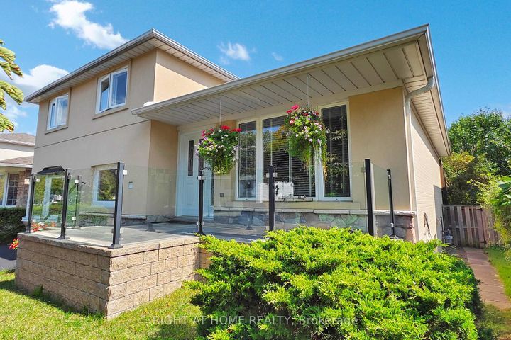 Photo 1 at 1592 Otterby Road, Applewood, Mississauga