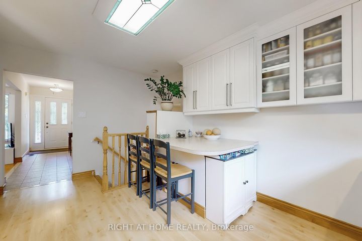 Photo 5 at 1592 Otterby Road, Applewood, Mississauga