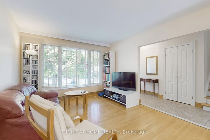 Photo 8 at 1592 Otterby Road, Applewood, Mississauga