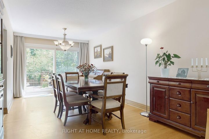 Photo 9 at 1592 Otterby Road, Applewood, Mississauga