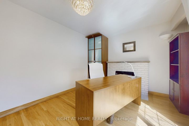 Photo 15 at 1592 Otterby Road, Applewood, Mississauga