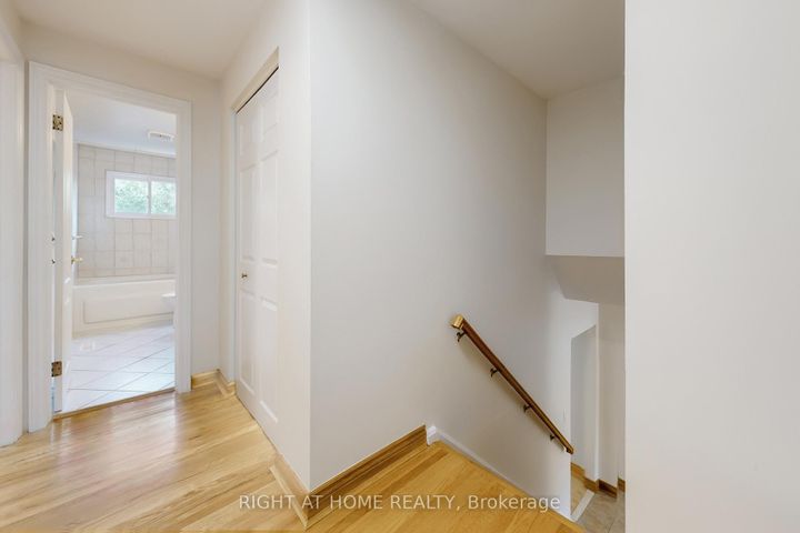 Photo 17 at 1592 Otterby Road, Applewood, Mississauga
