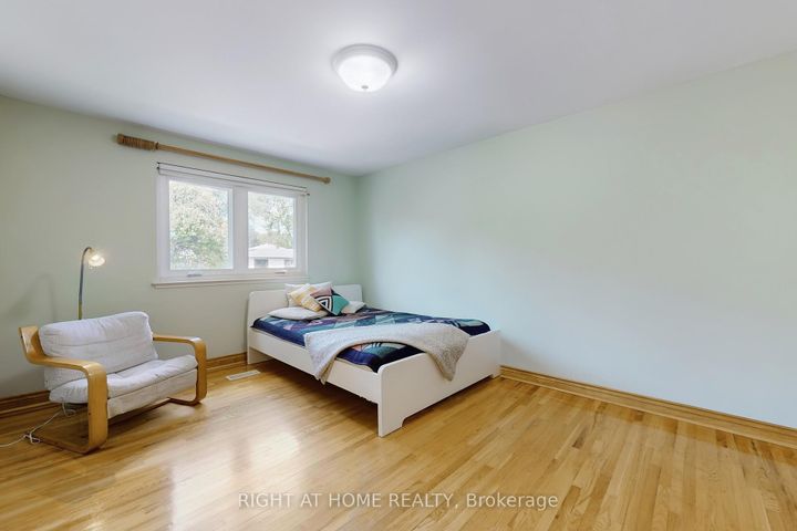 Photo 19 at 1592 Otterby Road, Applewood, Mississauga