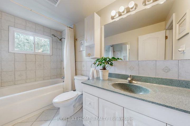 Photo 21 at 1592 Otterby Road, Applewood, Mississauga