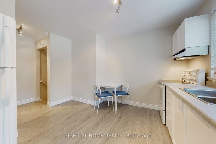 Photo 24 at 1592 Otterby Road, Applewood, Mississauga