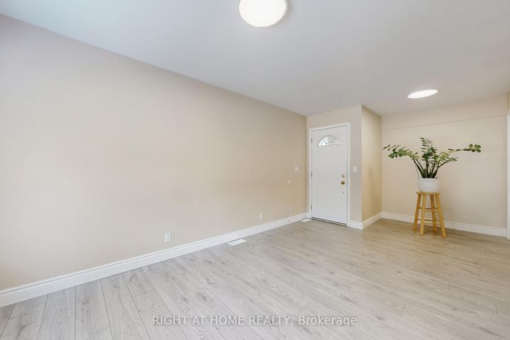 Photo 25 at 1592 Otterby Road, Applewood, Mississauga
