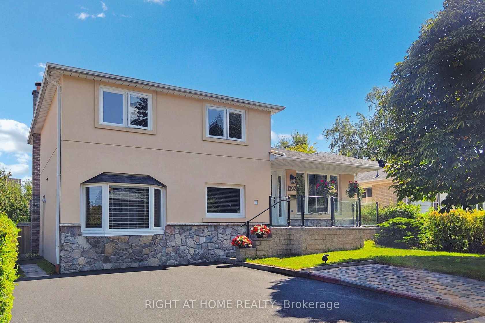 1592 Otterby Road, Applewood, Mississauga 2