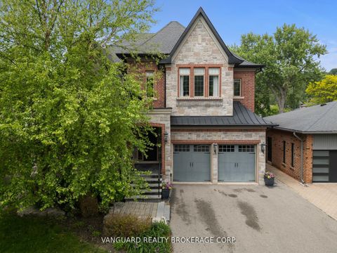 Photo 1 at 32 Birch Hill Road, East Woodbridge, Vaughan