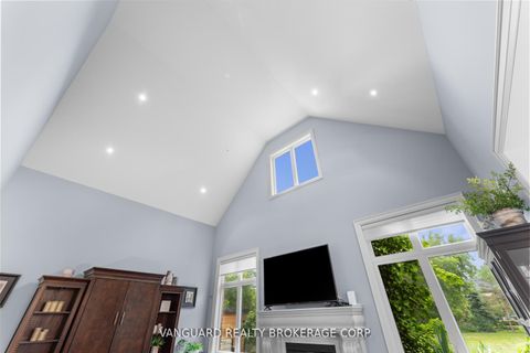 Photo 11 at 32 Birch Hill Road, East Woodbridge, Vaughan
