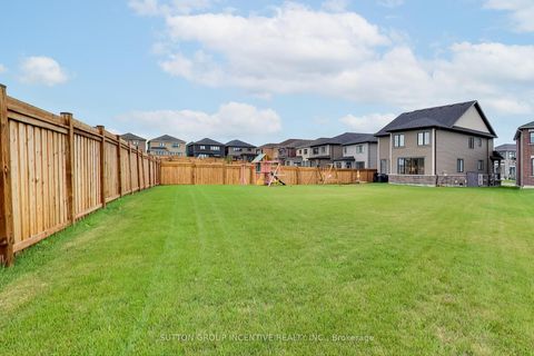 Photo 32 at 13 Abbey Crescent, Rural Barrie Southeast, Barrie