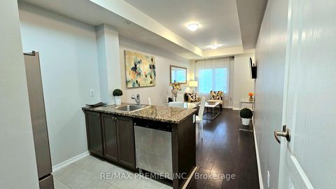 Photo 11 at 272 - 19 Coneflower Crescent, Branson, Toronto