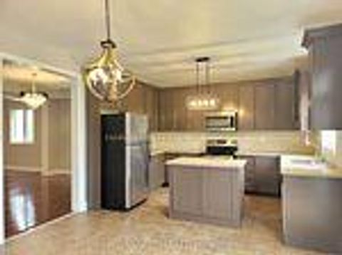 Photo 4 at 10 Conover Avenue, Bayview Northeast, Aurora