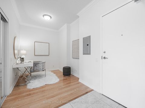 Photo 2 at 215 - 11121 Yonge Street, Devonsleigh, Richmond Hill