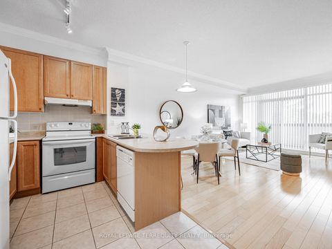 Photo 5 at 215 - 11121 Yonge Street, Devonsleigh, Richmond Hill Photo 5 at 215 - 11121 Yonge Street, Devonsleigh, Richmond Hill