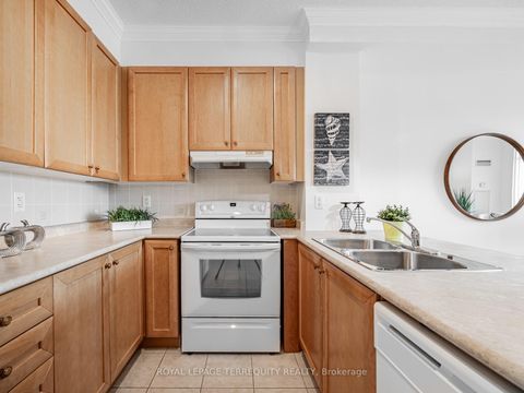 Photo 8 at 215 - 11121 Yonge Street, Devonsleigh, Richmond Hill Photo 8 at 215 - 11121 Yonge Street, Devonsleigh, Richmond Hill