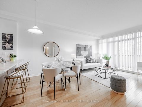Photo 10 at 215 - 11121 Yonge Street, Devonsleigh, Richmond Hill