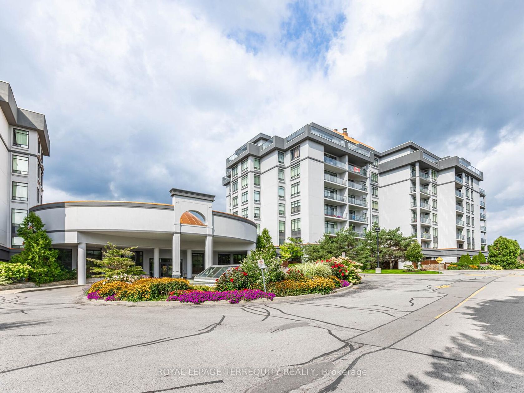 215 - 11121 Yonge Street, Devonsleigh, Richmond Hill 