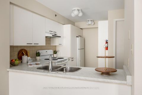 Photo 7 at 807 - 75 Weldrick Road E, Observatory, Richmond Hill