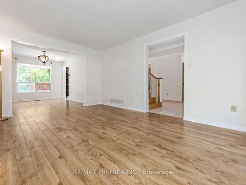 Photo 7 at 37 Belmont Crescent, Maple, Vaughan