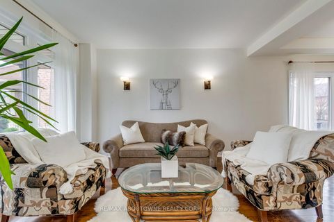 Photo 5 at 2218 Hatfield Drive, WM Westmount, Oakville