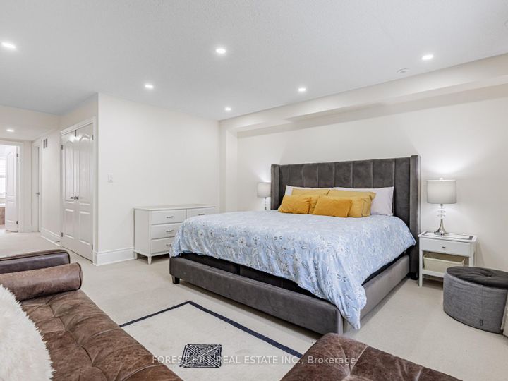 Photo 11 at 22 Espana Lane, Willowdale East, Toronto