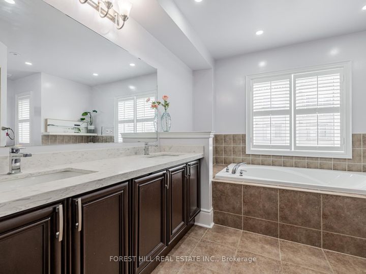 Photo 12 at 22 Espana Lane, Willowdale East, Toronto