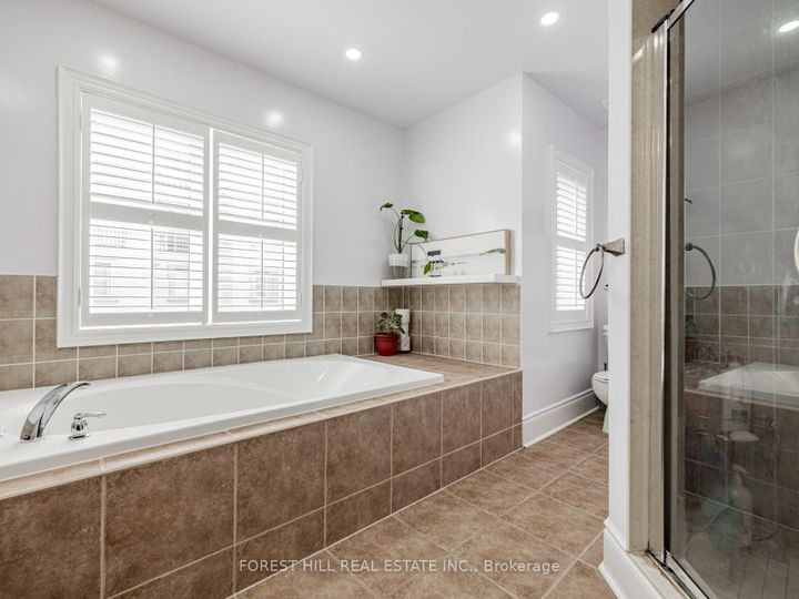 Photo 13 at 22 Espana Lane, Willowdale East, Toronto