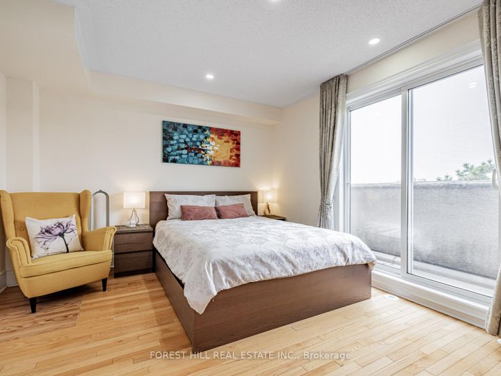 Photo 17 at 22 Espana Lane, Willowdale East, Toronto