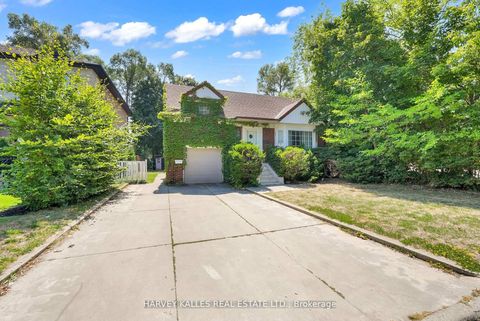 Photo 2 at 547 Douglas Avenue, Nortown, Toronto